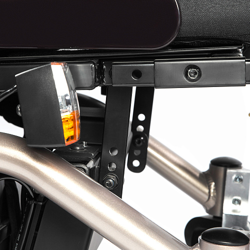 Сиденье, регулируемое по углу наклона