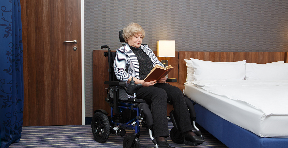 как обустроить комнату пожилому человеку