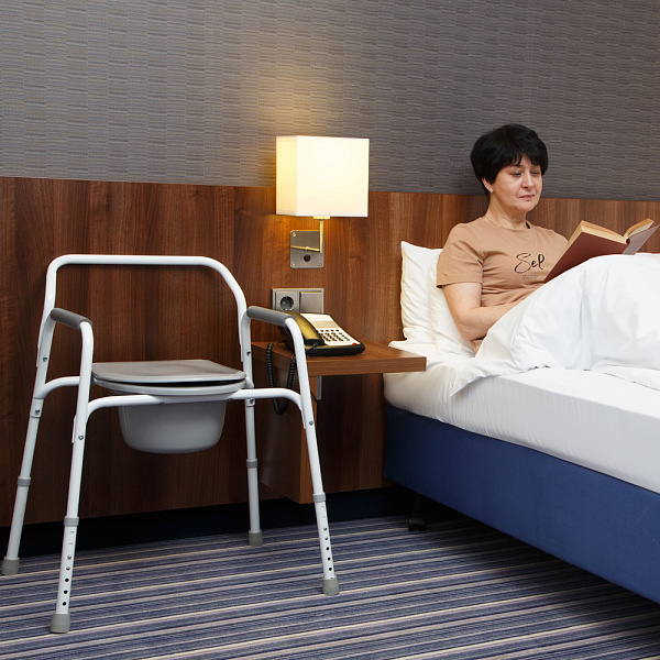 кресло-туалет для пожилых людей